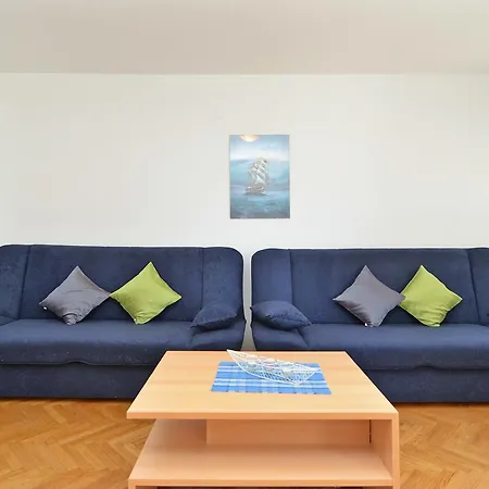 Miroslav 1285 Apartman Pula